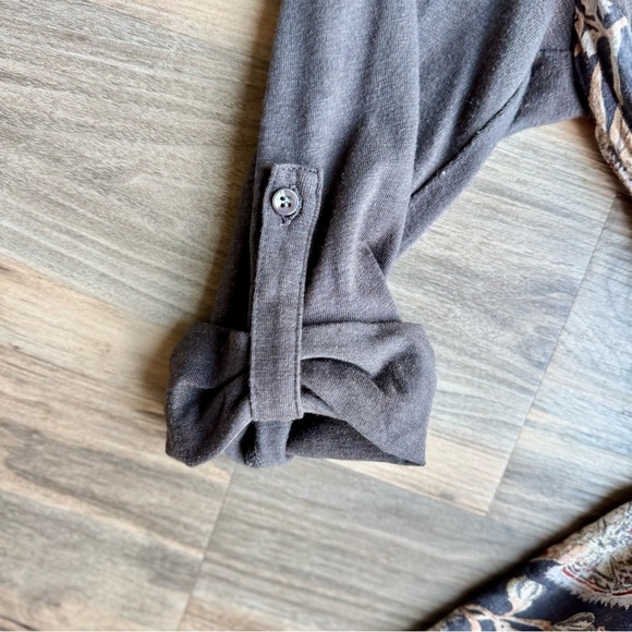 Altar'd State Gray Floral Hi Low Oversized 3/4 Sleeve Mixed Media Tunic  Size S - Picture 9 of 15